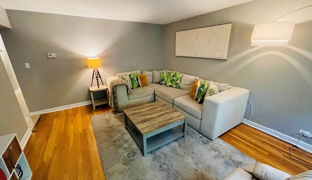Comfortable 2-Bedroom Getaway, family friendly.