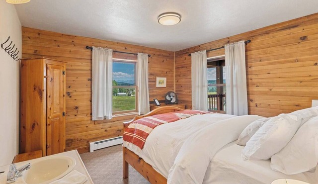 Comfortable private queen room in the True North Adventure Lodge. Includes a queen bed, private ensuite bathroom, and access to shared amenities like the kitchen, great room, and hot tub. Great for couples or solo travelers. in Clark
