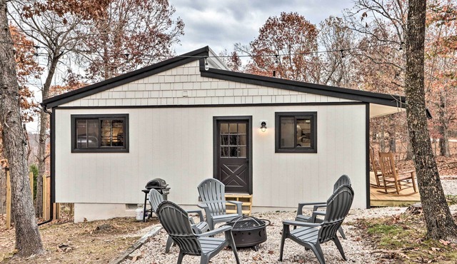 Cottage w/Fire Pit by Lake of the Ozarks Shootout