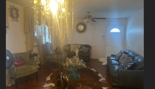 Cozy 1-bedroom house in quaint West Babylon with AC