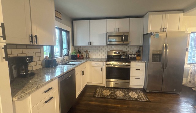 Cozy 1-bedroom house in delightful Two Rivers walking distance to Neshotah Beach