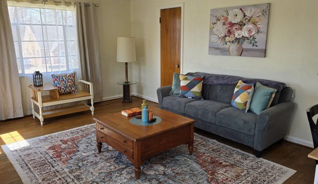 Cozy 1Bed/1Bath unit, Pets OK, Close to ProMedica, UT.