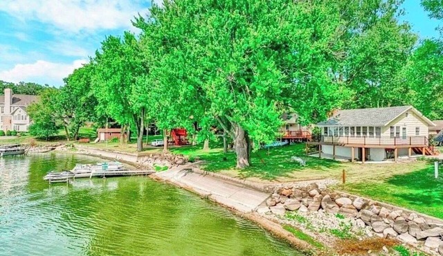 Cozy 2-bedroom house on peaceful Lake Koshkonong