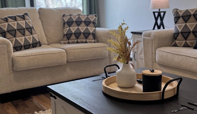 Cozy 2BR Firepit Minutes to Downtown & UW Campus Near Lake Winnebago