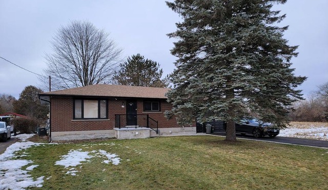 Cozy 3 Bed, 2 Bath, Pet-friendly Full house in Kitchener with all amenities. in Kitchener