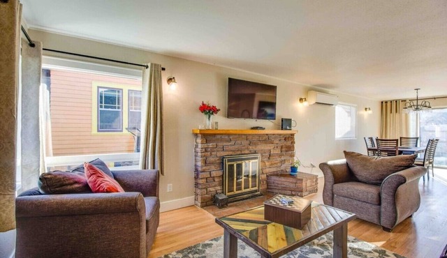 Cozy 3-Bedroom Home with EV 240Vcharger
