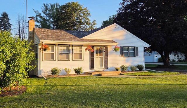 Cozy 3-bedroom house within walking distance of all Durand has to offer