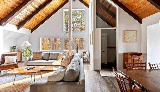 Cozy A-Frame Cabin with Hot Tub & Sauna near Stratton Mountain, Vermont