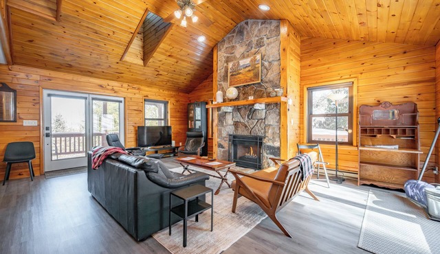 Cozy Cabin w/Fireplaces, Sauna & Firepit