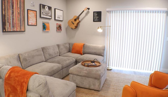 Cozy King Bds, Sectional, Heated Pool, Bike Lift