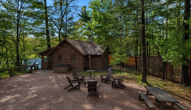 Cozy Lakeside Cabin Hot Tub Rustic Getaway