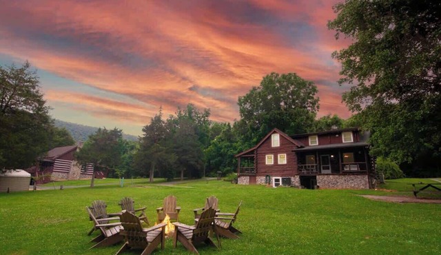 Cozy Log Cabin w Porch, Fire Pit, Games & River