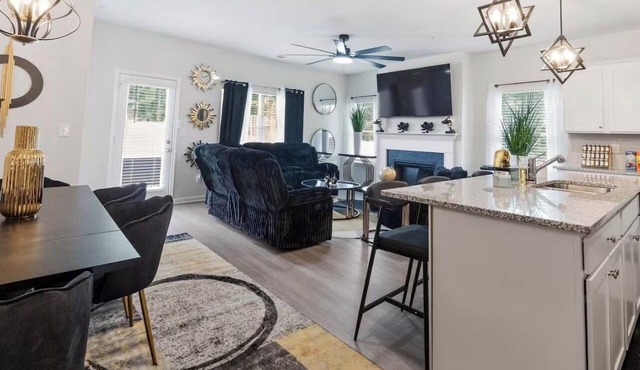 Cozy Luxurious 4BR home w/Entertainment Room 20 min from ATL Airport