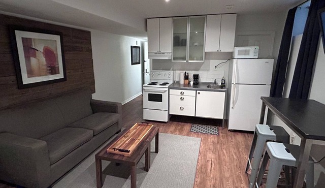 "Cozy & Modern Studio Retreat – Your Perfect Home Away from Home!" in Toronto
