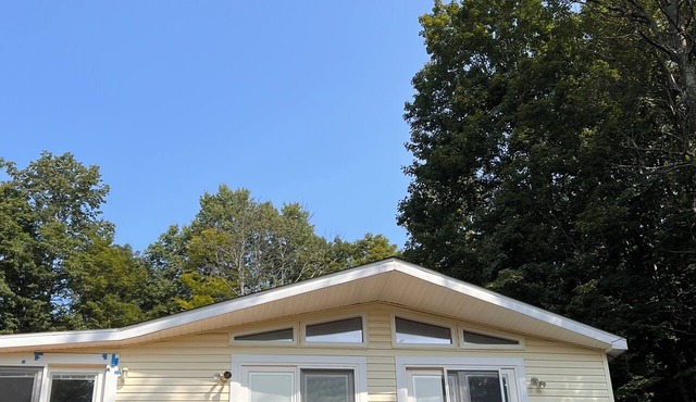 Cozy, relaxing, 3-bedroom cottage on lake Ponderosa with AC in serene Honesdale