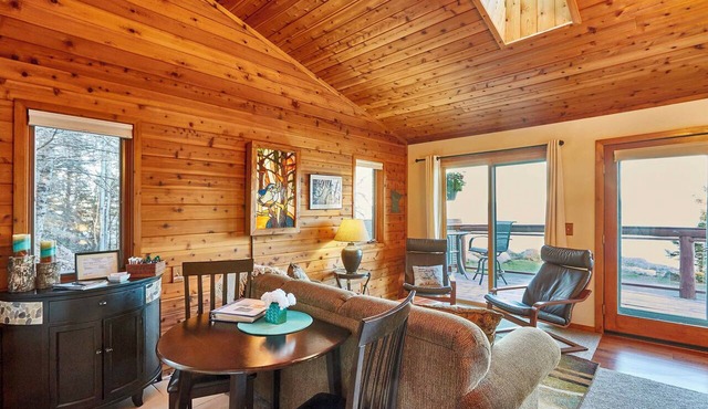Cozy Schroeder Studio w/Deck on Lake Superior in Schroeder