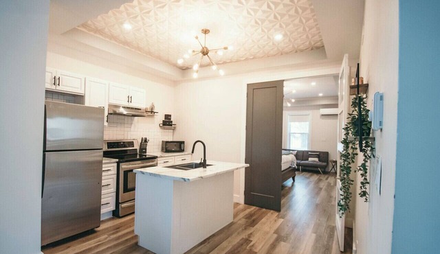 Cozy & Stylish One-Bedroom Apartment Near Downtown Moncton in Moncton
