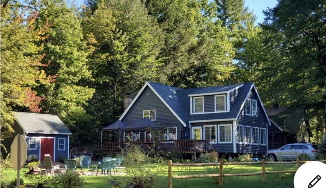 Cozy Three Bedroom Log Cabin