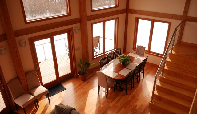 Cozy Valley View Post & Beam Villa!