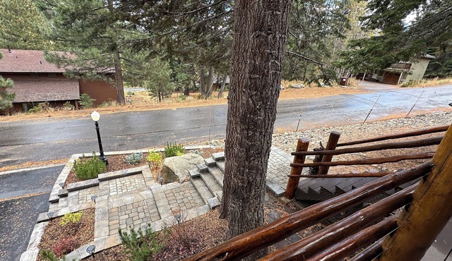 Custom Tahoe Log Cabin Minutes to Heavenly Ski Resort & Casinos.
