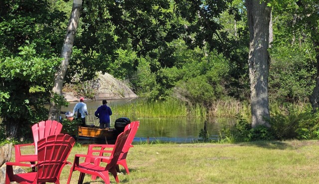 Cute Creekside Cottage with direct access to Lake Nipissing