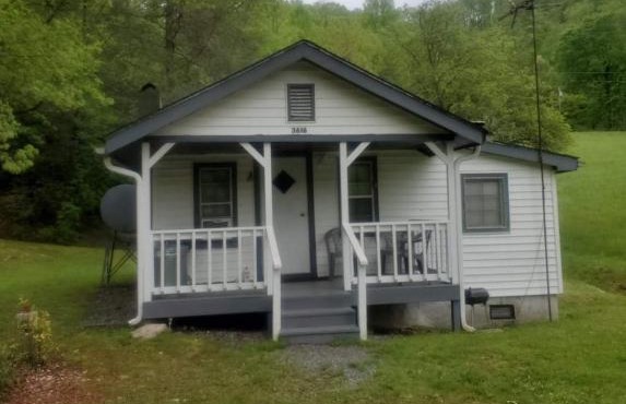 Cute Little Cabin (Near the Nantahala River)