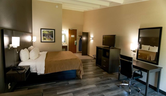 Danbury Inn & Suites in Danbury