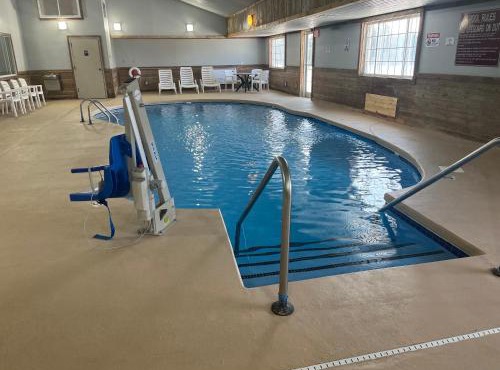 Days Inn & Suites by Wyndham Williamsburg IA North