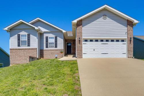 Deck & Large Yard! Family Haven in Cape Girardeau