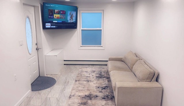 Delightful 1-bedroom room rental in Amityville