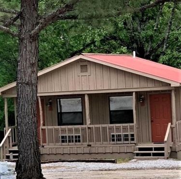 Delightful Studio Cabin for Two near Mirror Lake in Mountainview, Arkansas