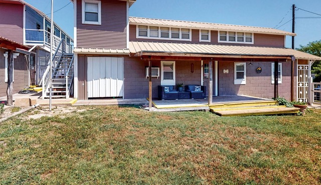 Derekville Unit #10 | Condo in Clifton with pool & hot tub