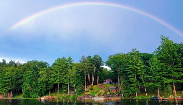 Dockside Estate- Spacious 2-home Estate, Hot Tubs, Lake Access, Gameroom