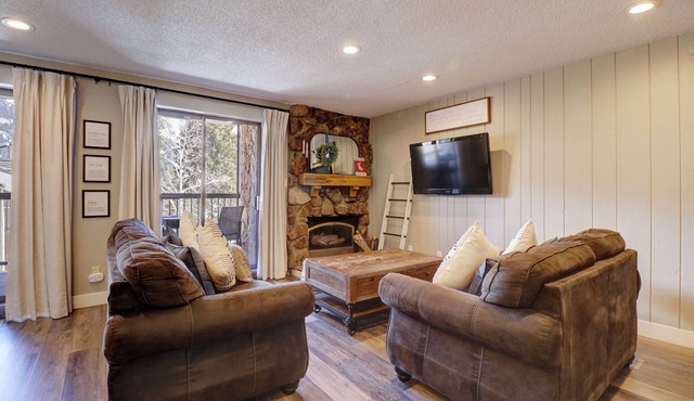 Dog Friendly, Ski In/Ski Out Condo, Perfect Location, High Capacity CM325