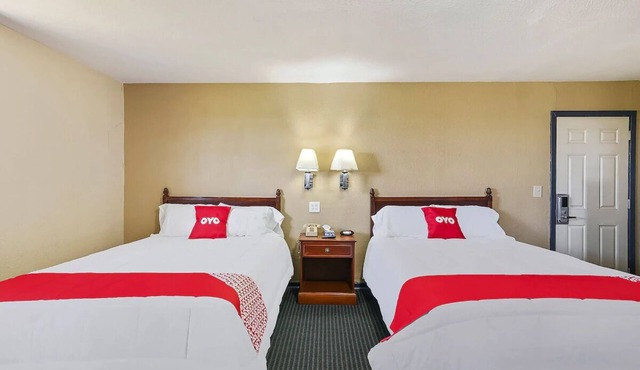 Downtown Luling Stay | Near Local Attractions - City Market & Watermelon Thump