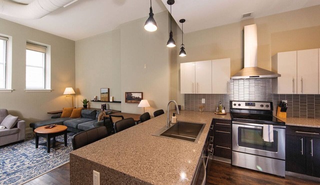 Downtown Luxe 2BR Loft Apt | Prime Location | Sleeps 10