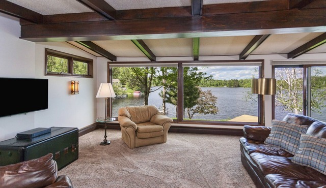 DULUTH LAKE HOME GREAT FAMILY GATHERING ON BEAUTIFUL LAKE INCLUDING A DOCK.
