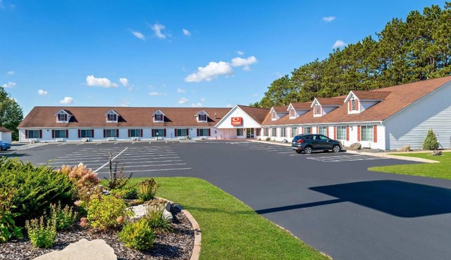 Econo Lodge Inn & Suites Eau Claire South