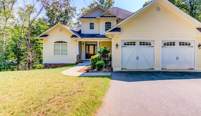 Edelweiss - Lakefront home with view, private dock, pool table, 3 primary suites