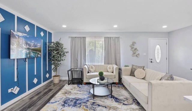 Elegant 5BD 2BA House | Clarendon Hills