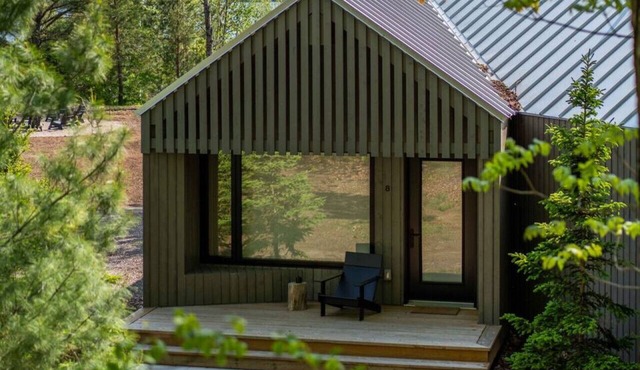 Enchanted Eight at Dimensions | Cabin Eight | Breakfast Included in Algonquin Highlands