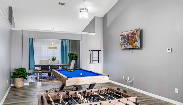 Enjoyable/Spacious 3bd Farmhouse