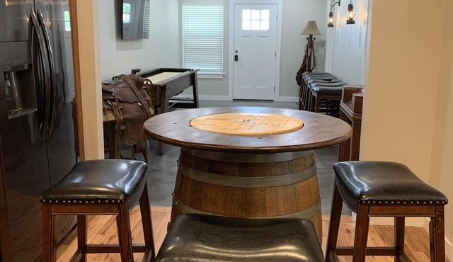 Excellent location right across the street from the Expo Center! – Sleeps 8