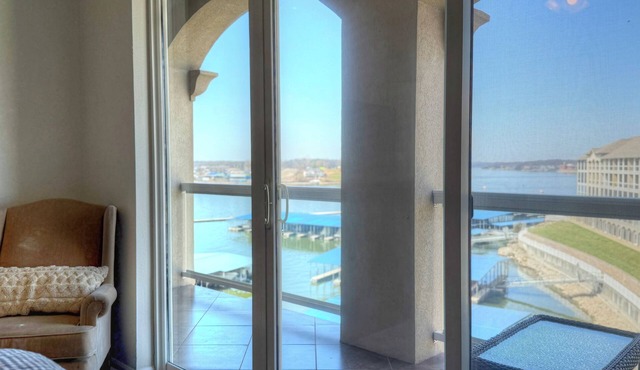 Executive 3 Bedroom Condo. Amazing Lakefront Views. Top Floor. No stairs.