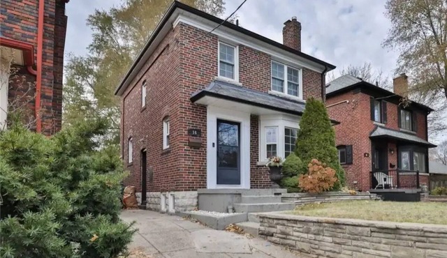 Executive Detached Home For Longer Stays (Minutes to Downtown & Danforth)