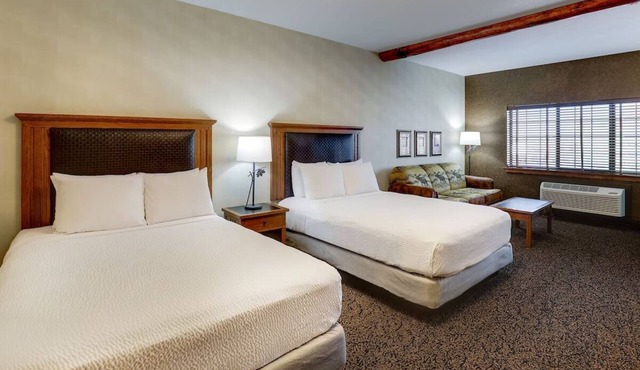 Expanded 2 Queen with Sofa Sleeper, Stoney Creek Sioux near Hard Rock Casino