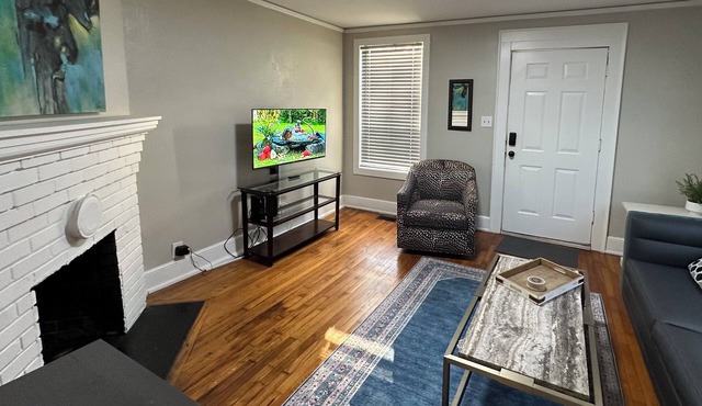 Extended Stay NE Hickory 1 Bedroom 1 Bath, Workspace, Washer Dryer, Duplex Apt.