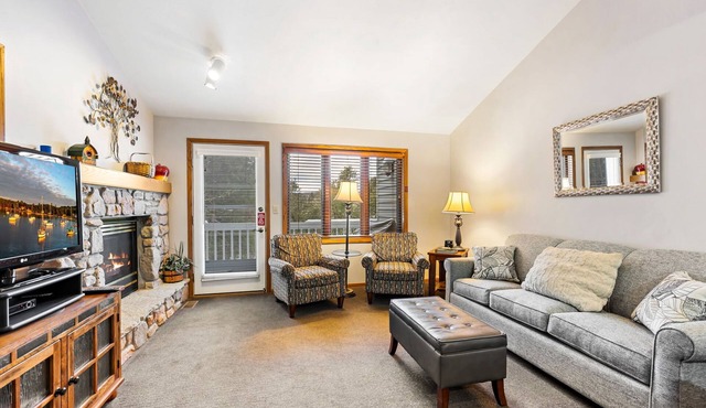Fabulous 2-bed/2 bath condo with jetted tub in charming Fish Creek