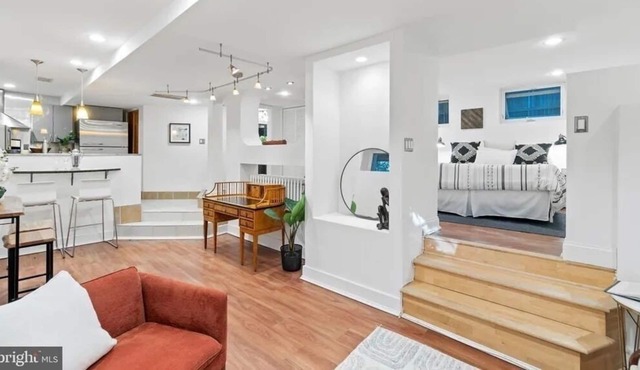 Fabulous Custom Made Loft-Style 1 Bedroom in Historic Cleveland Park.
