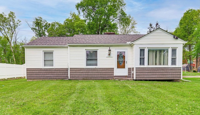 Family-Friendly Home w/Yard in Farmington Hills!